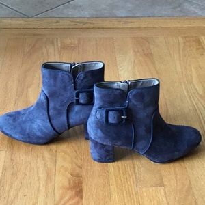White Mountain dark gray boots size 6.5